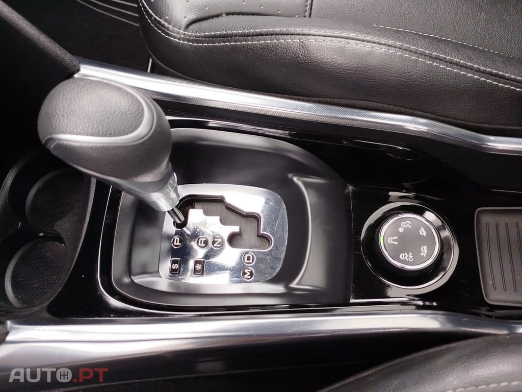 Peugeot 2008 1.2 PureTech Allure EAT6