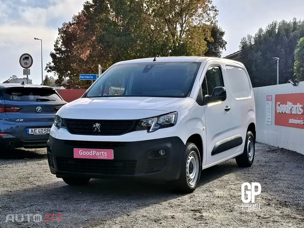 Peugeot Partner 1.2 PRO 110 CV L1H1 -