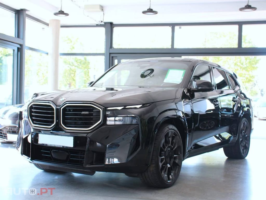 BMW XM BASE