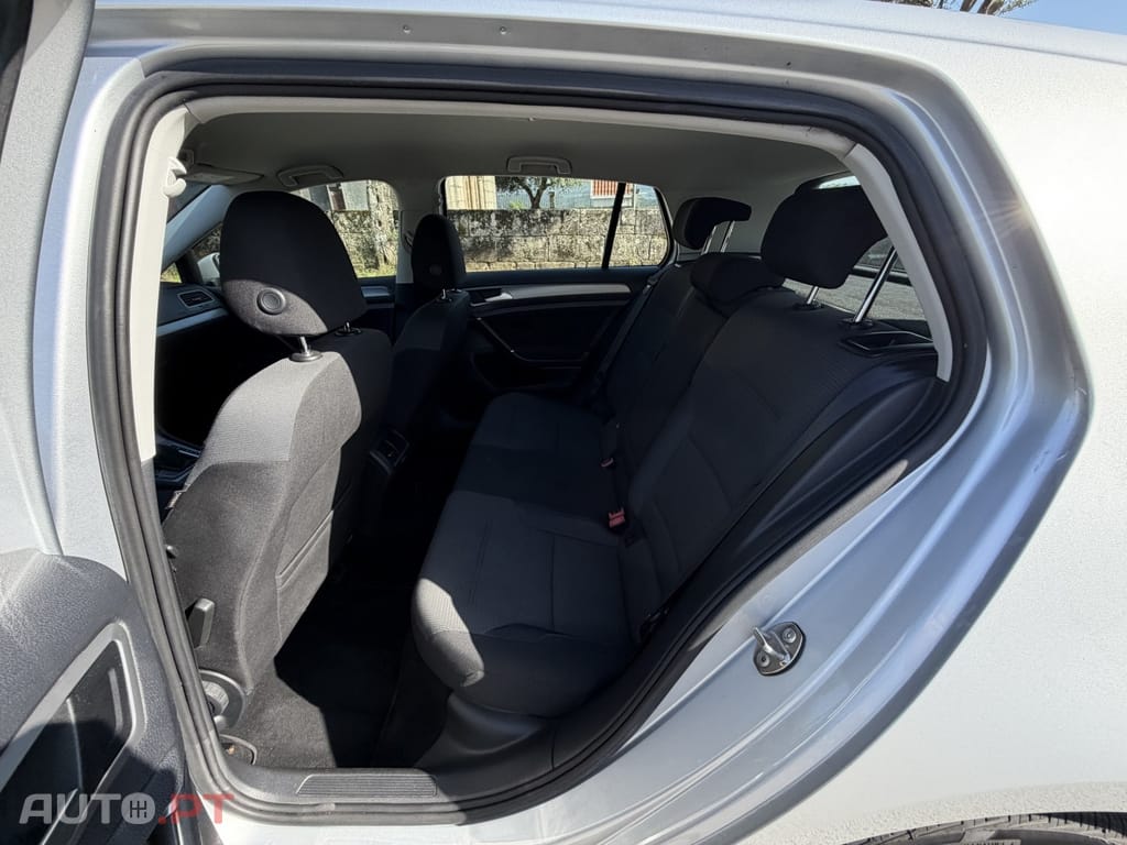 Volkswagen Golf 1.6 TDi Confortline DSG