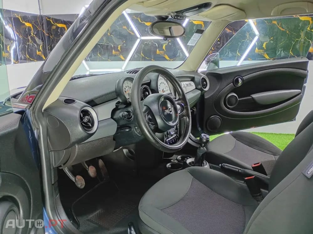 MINI Cooper Cooper D
