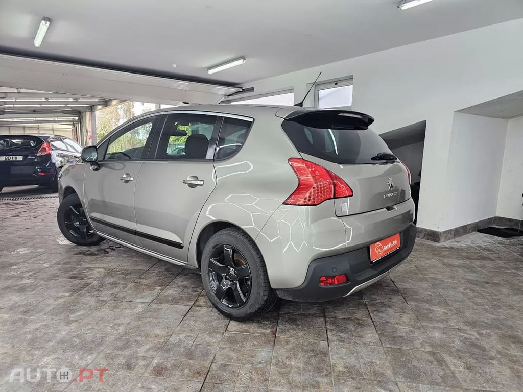 Peugeot 3008 2.0 HDi Hybrid4 88g