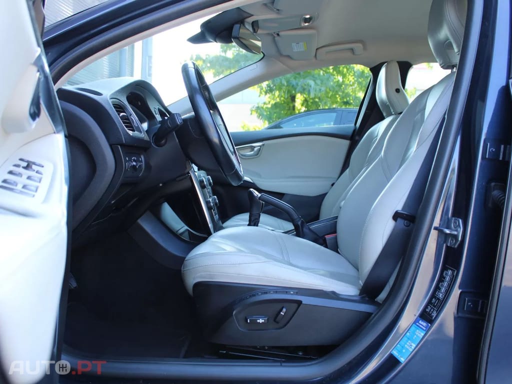 Volvo V40 1.6 D2 Momentum Eco