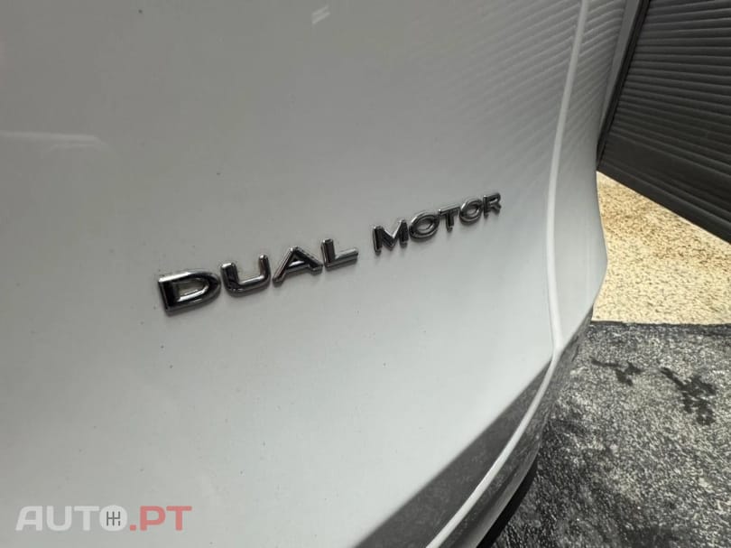 Tesla Model Y Long Range Dual Motor AWD