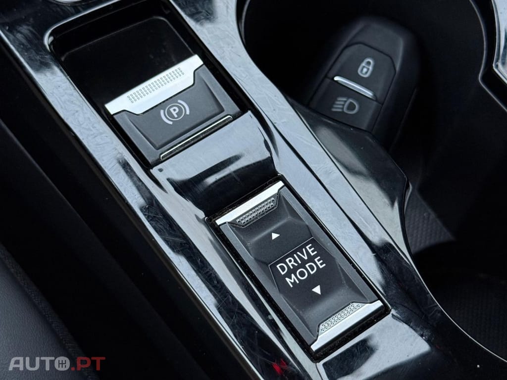 Peugeot E-2008 50 kWh Style