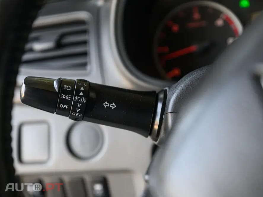 Mitsubishi L200 2.4 DI-D CD Invite 4WD