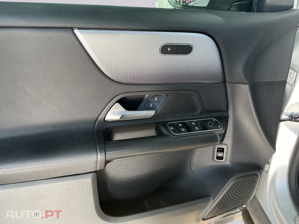 Mercedes-Benz GLB 200 Business I.V.A DEDUTIVEL 