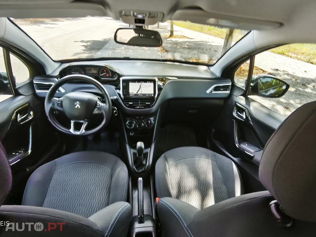 Peugeot 208 PureTech 82 Stop & Start Signature