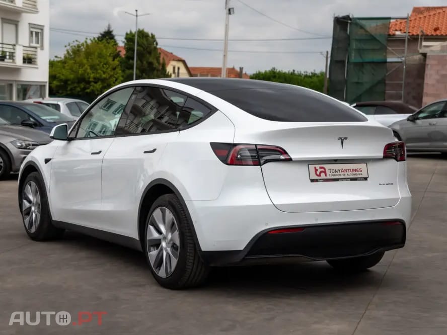 Tesla Model Y Long Range RWD