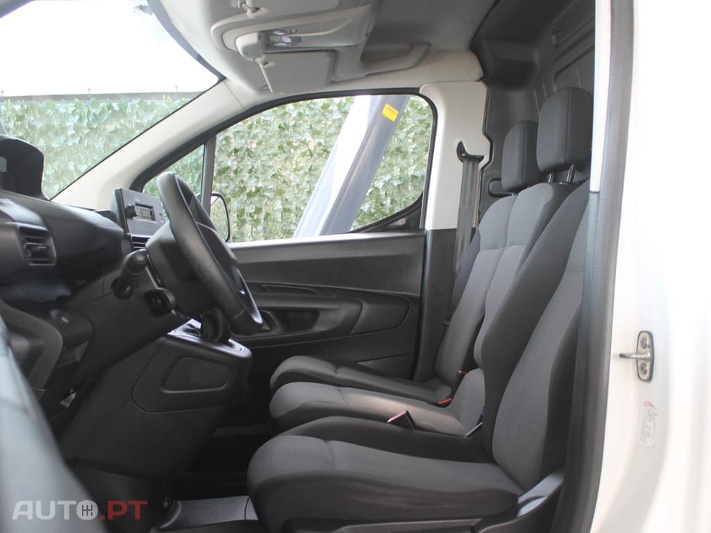 Peugeot Partner PRO STANDART 3 LUGARES / IVA DEDUTÍVEL