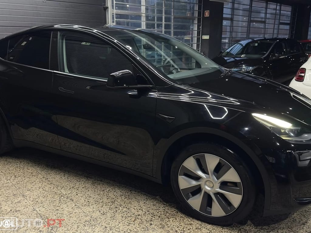 Tesla Model Y RWD