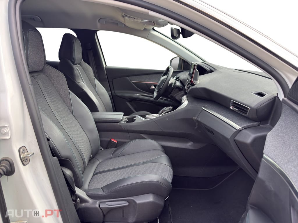 Peugeot 3008 1.6 Hybrid Allure e-EAT8