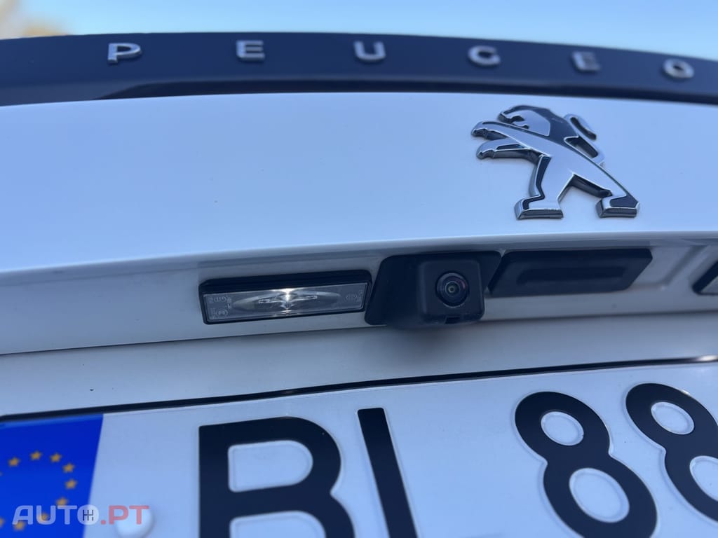 Peugeot E-2008 50 kWh Allure Pack