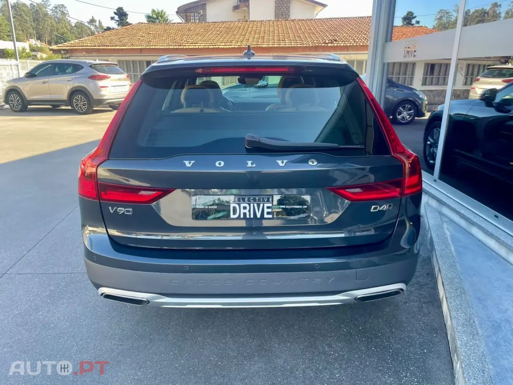Volvo V90 Cross Country 2.0 D4 AWD