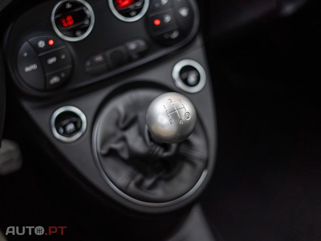 Abarth 595C 1.4 T-Jet Scorpioneoro