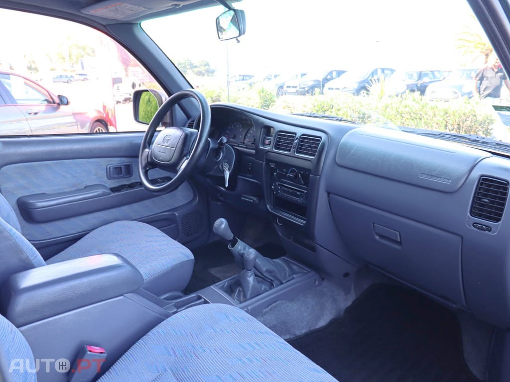 Toyota Hilux 2.4 TD LN165LSR Tracker