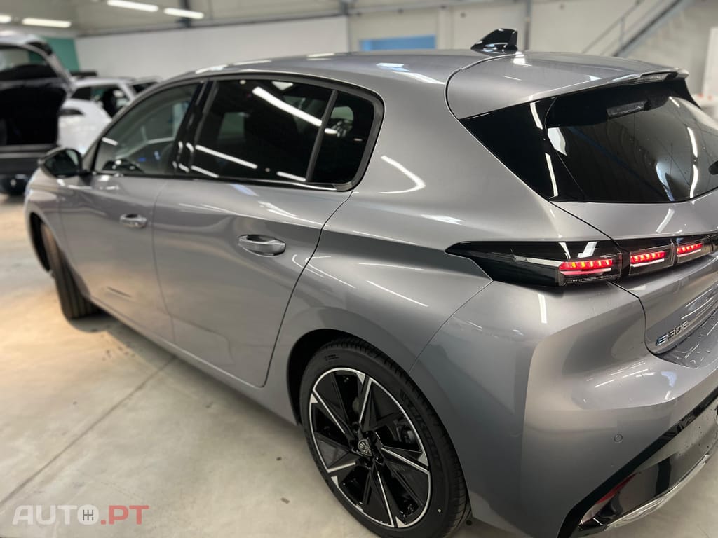 Peugeot E-308 54 kWh Style