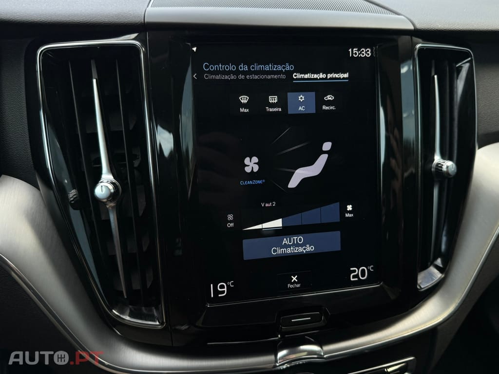 Volvo XC60 2.0 T8 PHEV Momentum Plus AWD
