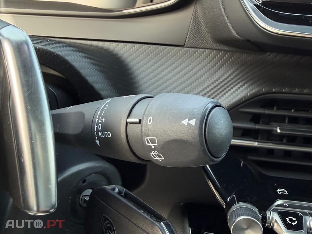 Peugeot 2008 1.2 Hybrid Allure e-DCS6