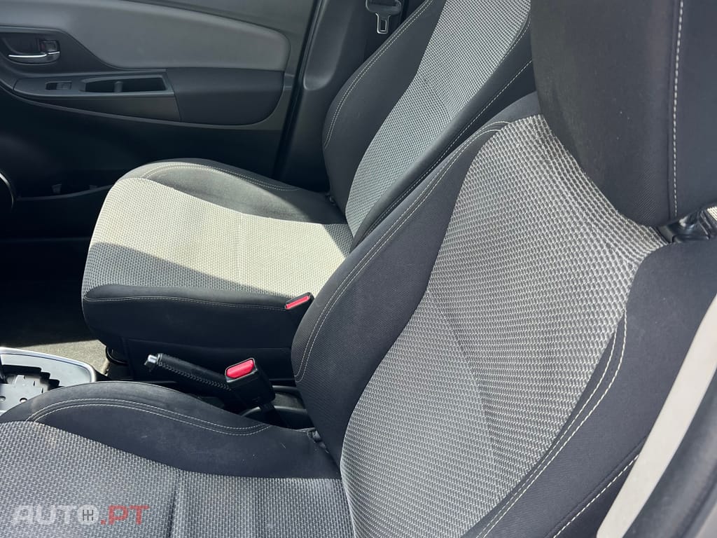 Toyota Yaris Hybrido automático