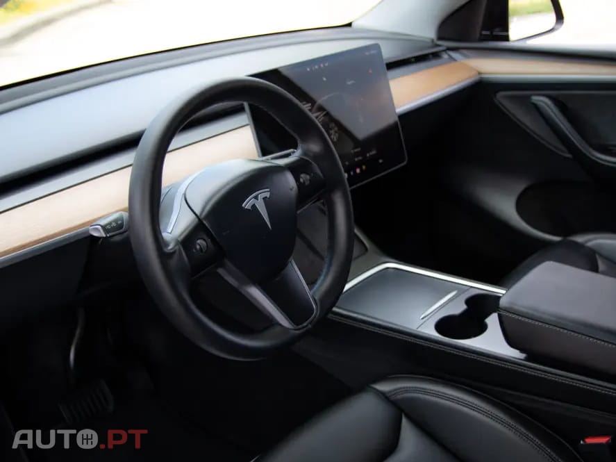Tesla Model Y Outro