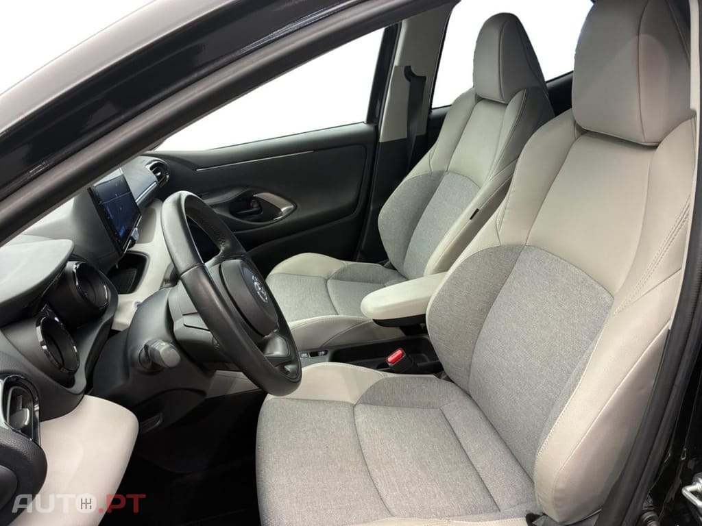 Toyota Yaris 1.5 Hybrid Iconic