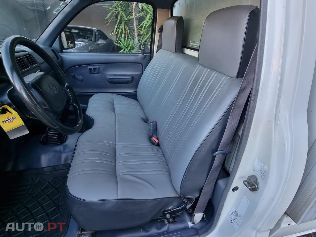 Toyota Hilux 2.4 D LN145LM Cx Met.