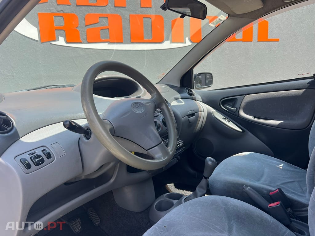 Toyota Yaris 1.0 Base C/Radio