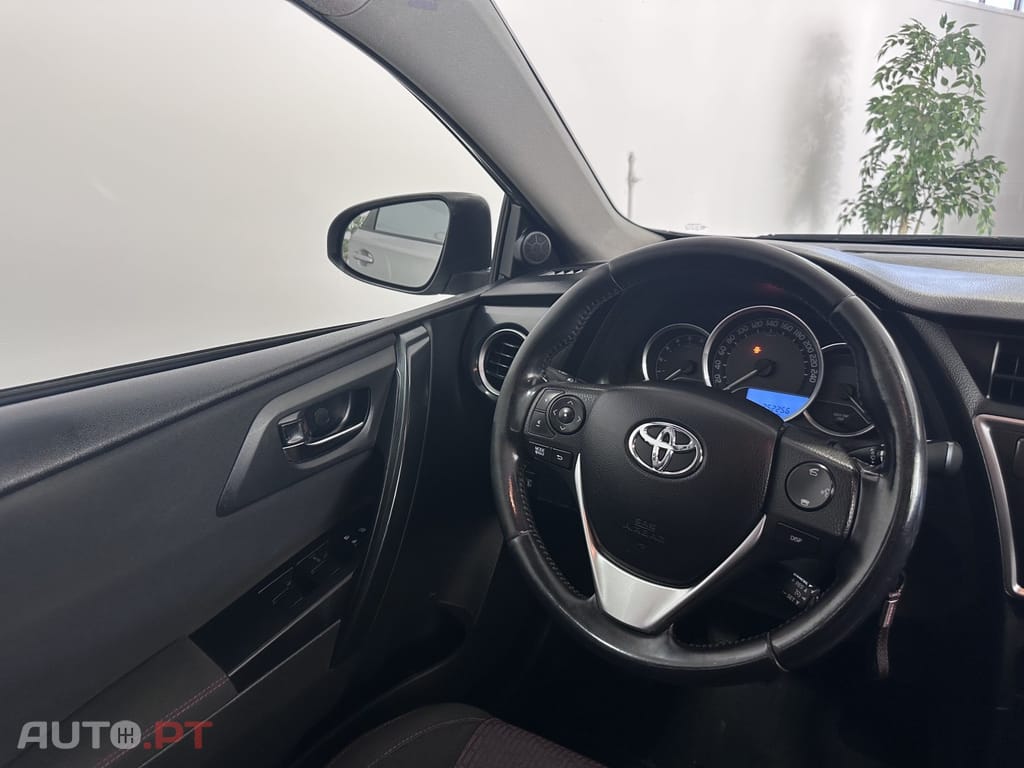 Toyota Auris 1.4 D-4D Com. +P.Sport+TSS