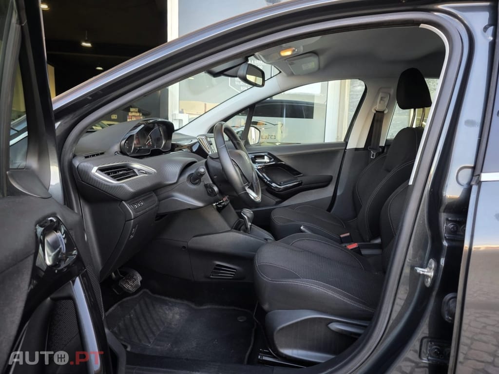 Peugeot 208 1.2 PureTech Allure EAT6