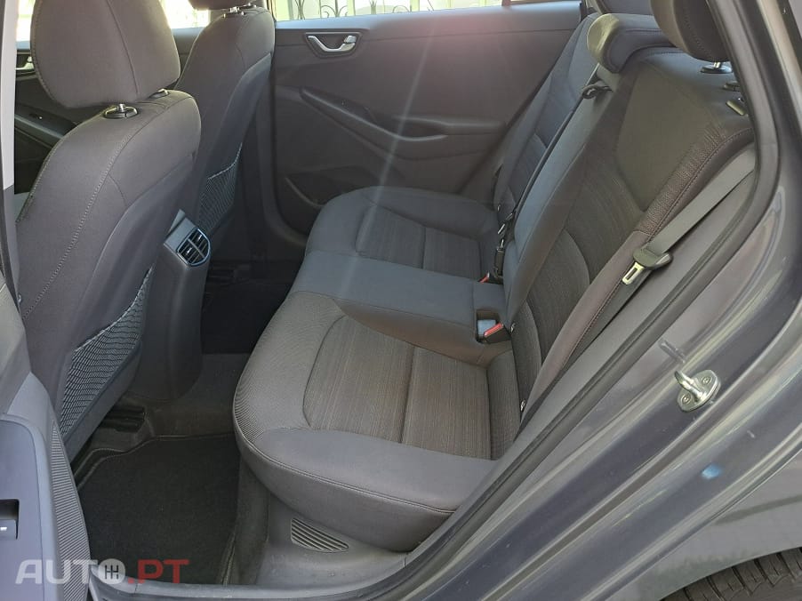 Hyundai Ioniq 5 1.6 GDI HEV (híbrido gasolina + elétrico) Potência combinada de 141 cv