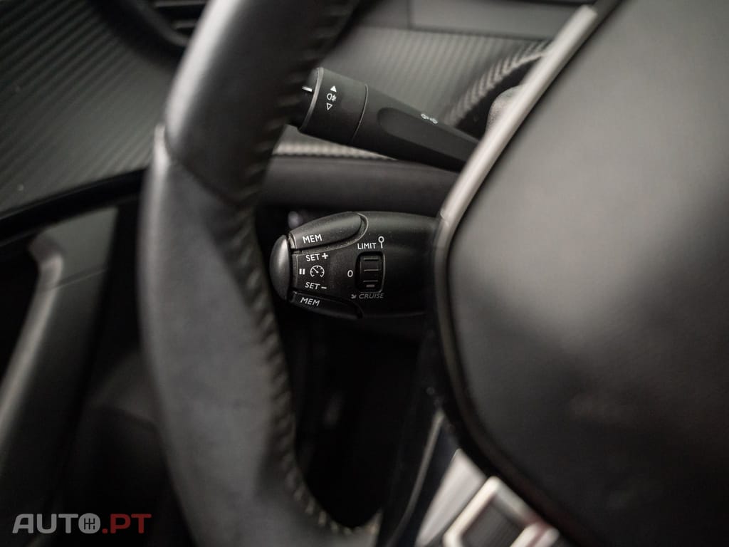 Peugeot E-2008 50 kWh Active Pack