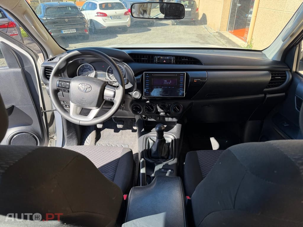 Toyota Hilux 2.4 D-4D 4WD CD Premium Edition