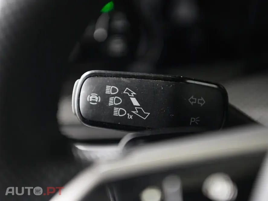 Volkswagen Golf 1.5 eTSI OPF DSG R-Line