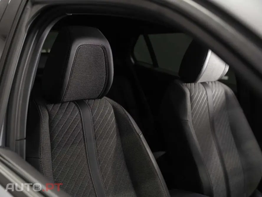 Peugeot 2008 1.2 Hybrid Allure e-DCS6