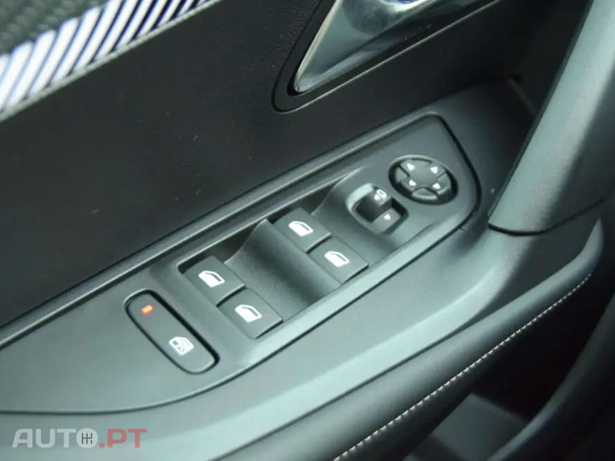 Peugeot 2008 1.2 Hybrid Allure e-DCS6