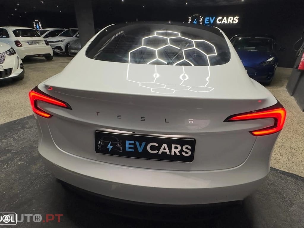 Tesla Model 3 Tração Traseira