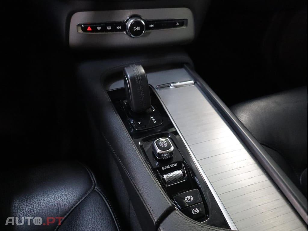 Volvo XC90 T8 Phev Momentum 4WD