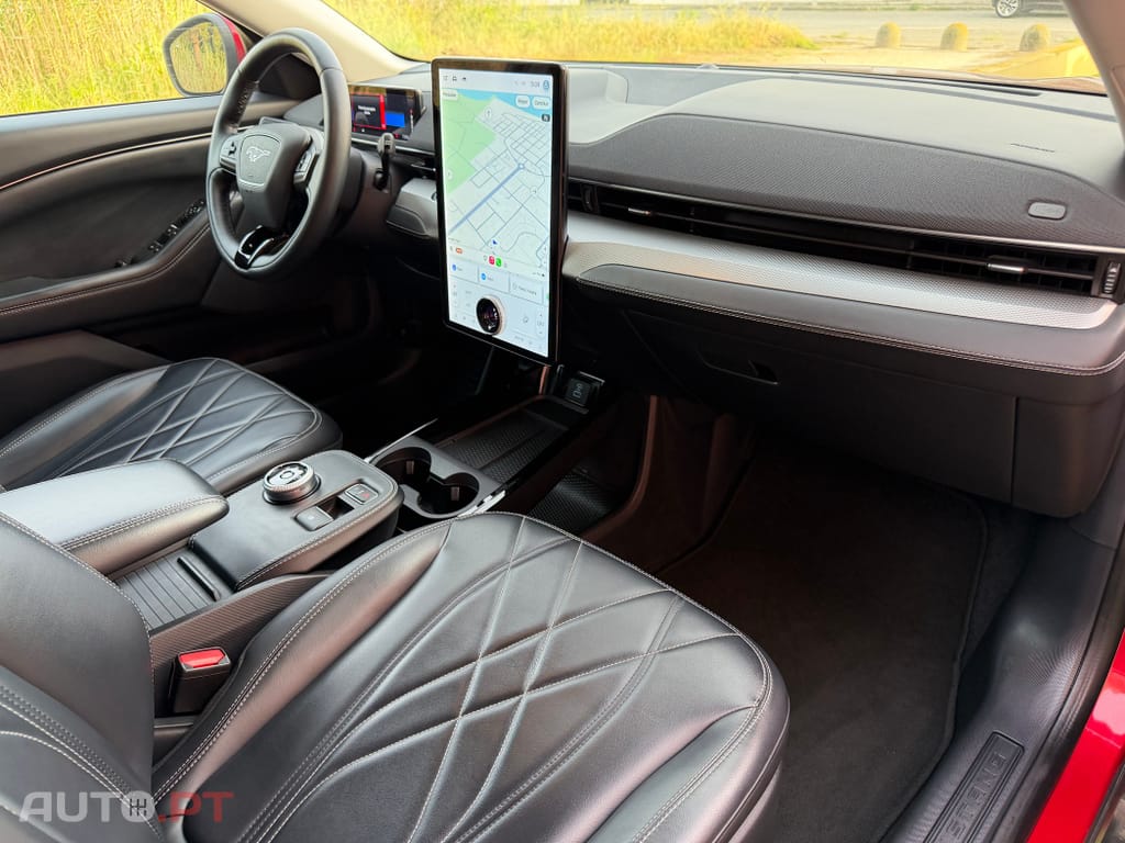 Ford Mustang Mach-E Standard • 75,7 kWh • 294 CV