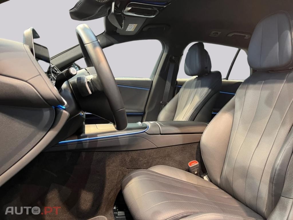 Mercedes-Benz E 300 de T Avantgarde I.V.A DEDUTÍVEL 