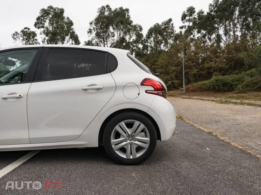 Peugeot 208 1.2 PureTech Signature