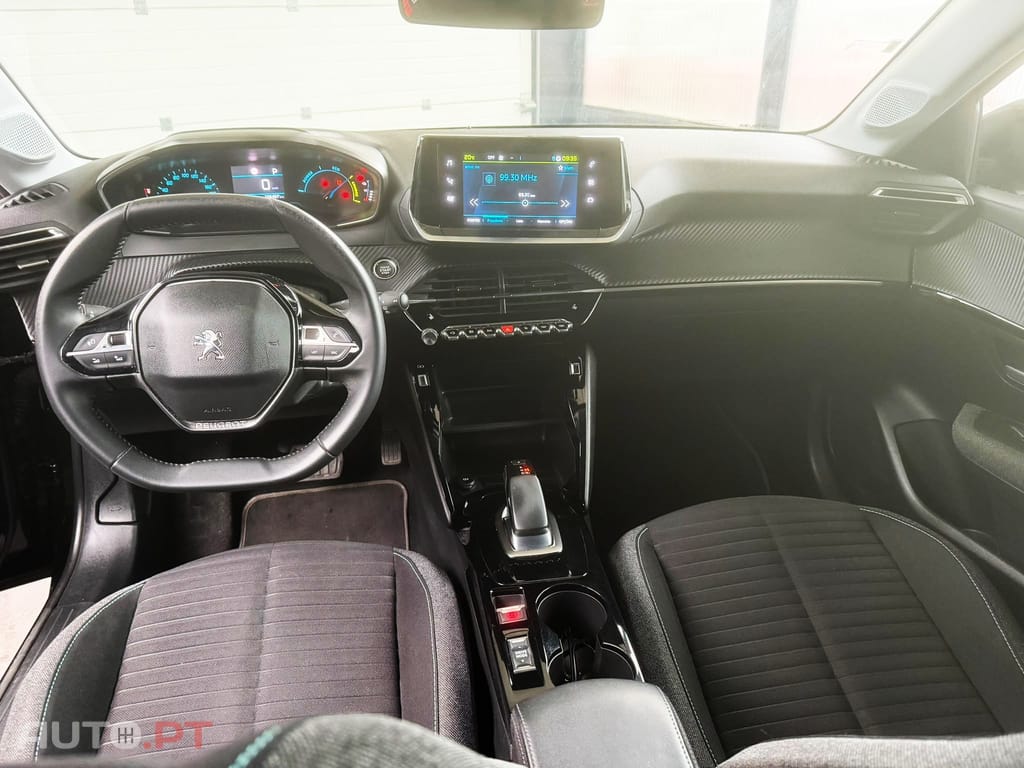 Peugeot E-208 Style