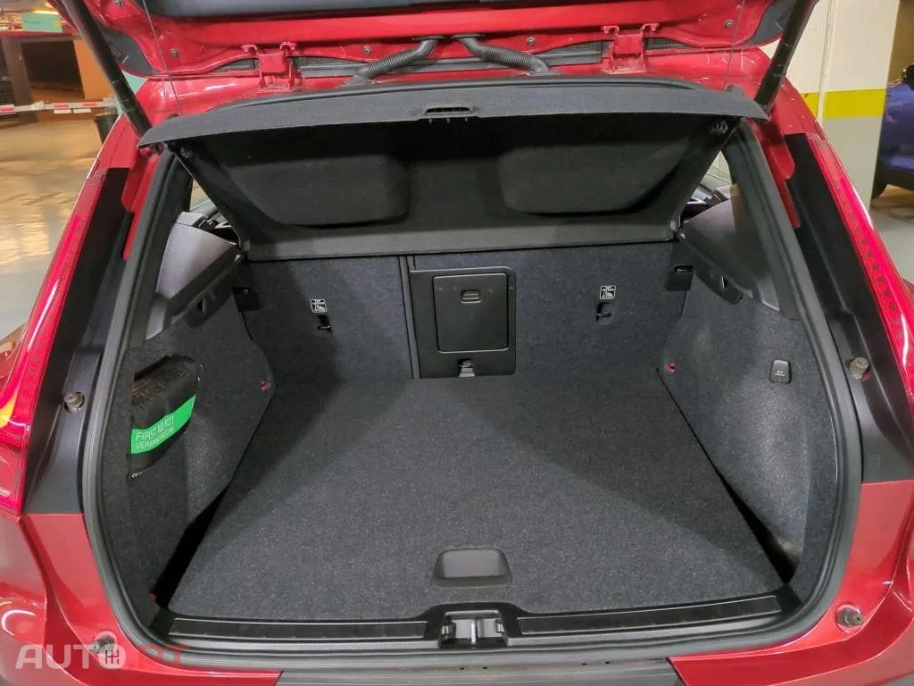 Volvo XC40 1.5 T2 Momentum Plus