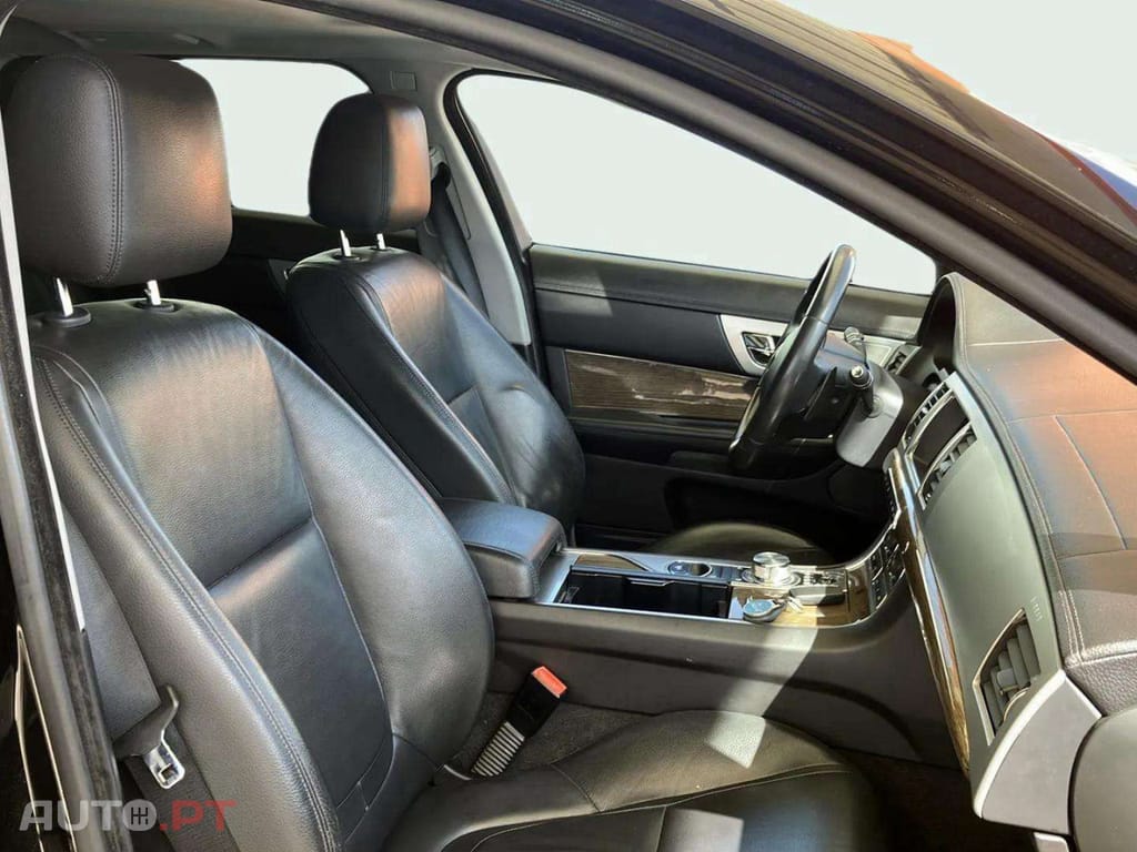 Jaguar XF 2.2 D R-Sport