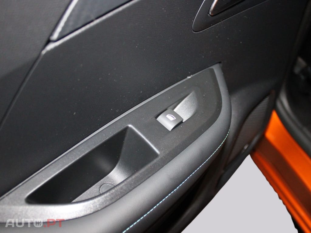Peugeot E-2008 ALLURE PACK