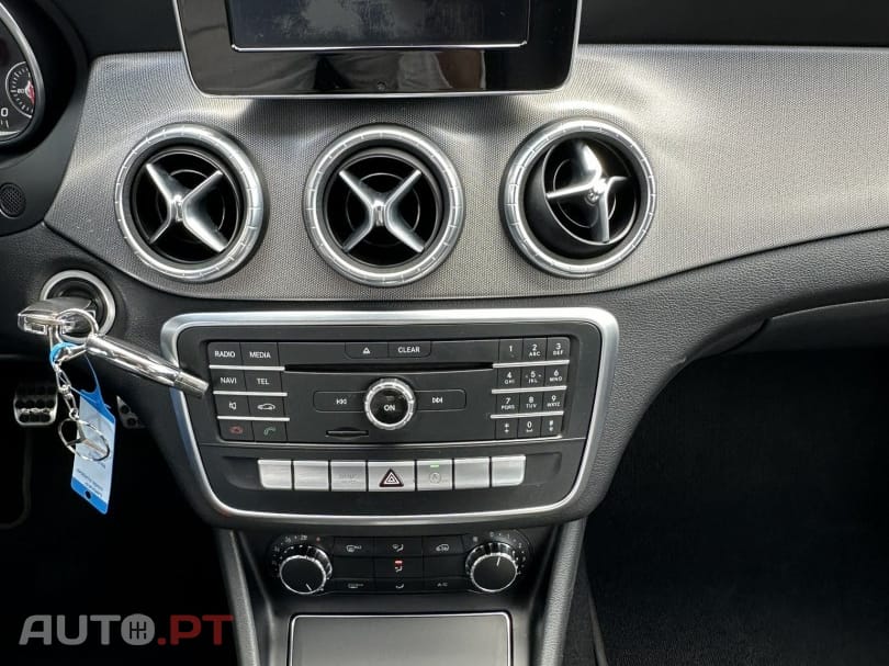 Mercedes-Benz CLA 200 AMG Line