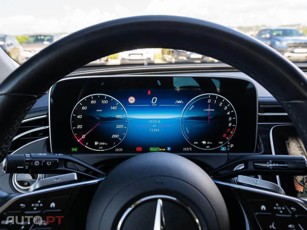Mercedes-Benz E 300 Outro