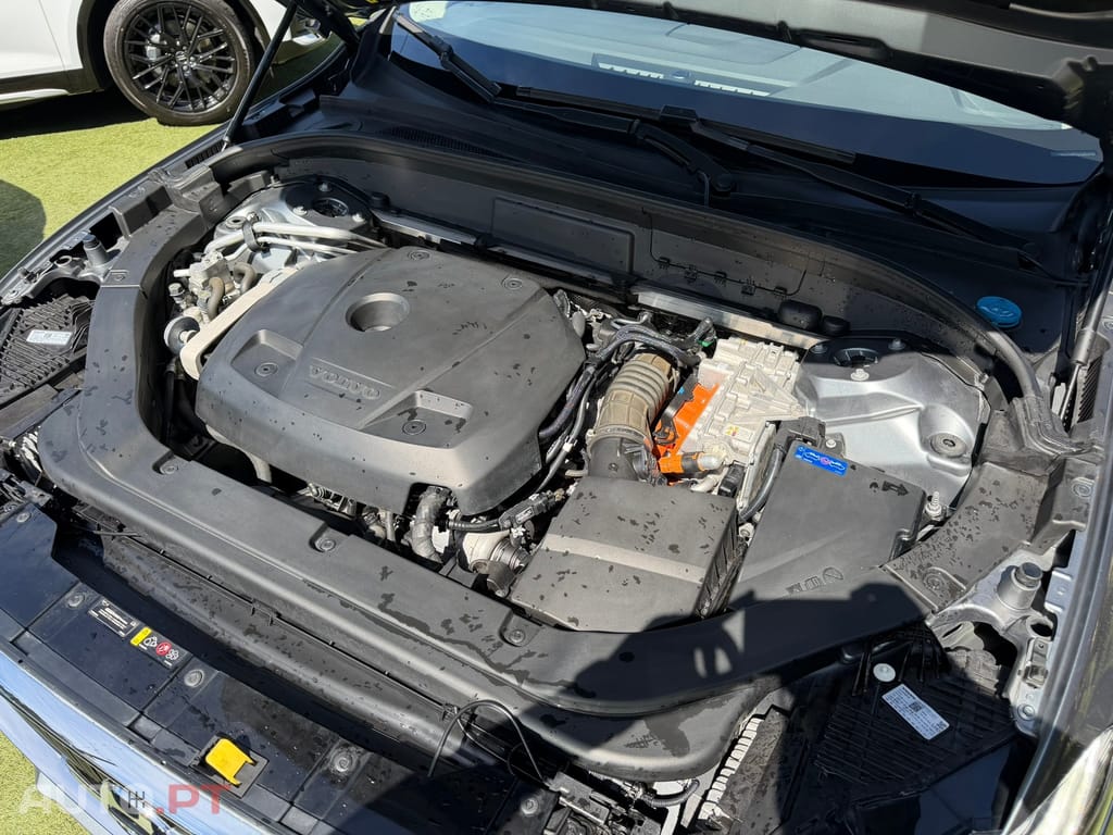 Volvo XC60 2.0 T8 PHEV Momentum Plus AWD