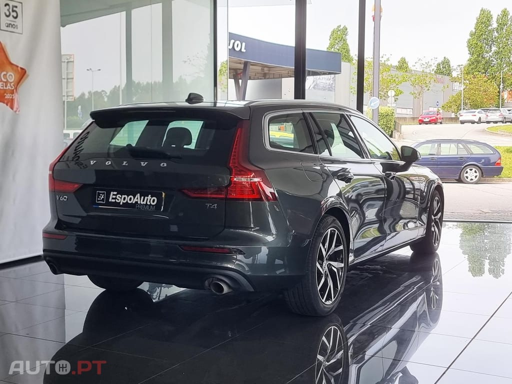 Volvo V60 2.0 T4 Momentum Plus