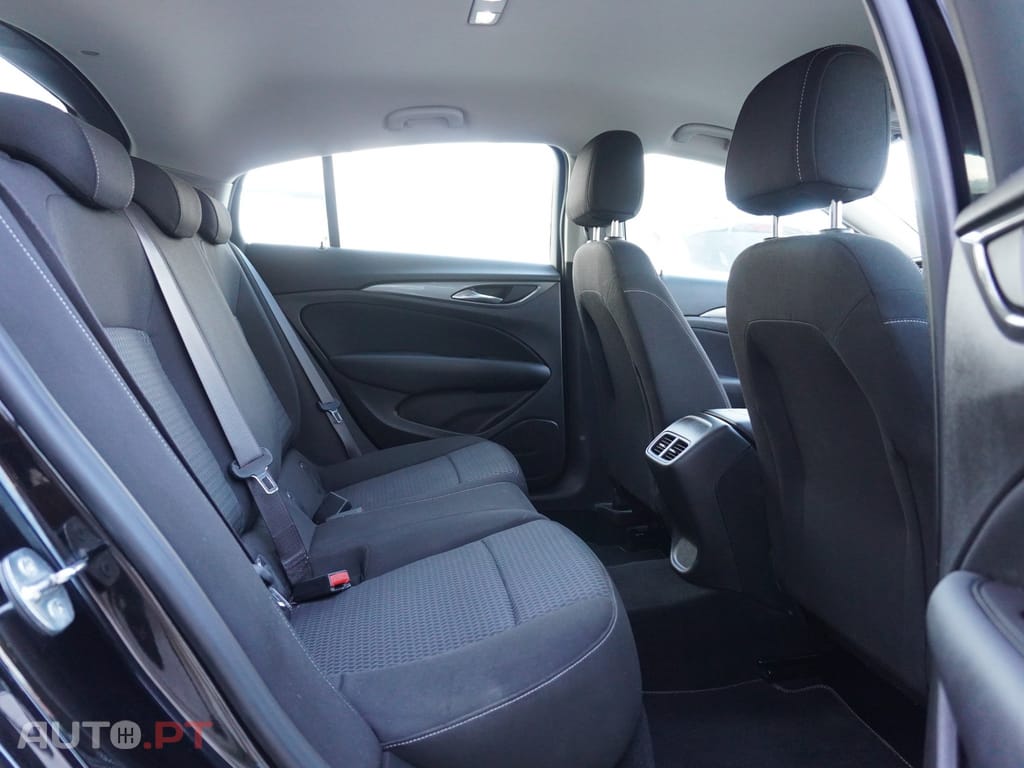 Opel Insignia 1.5 D — fotografia 8